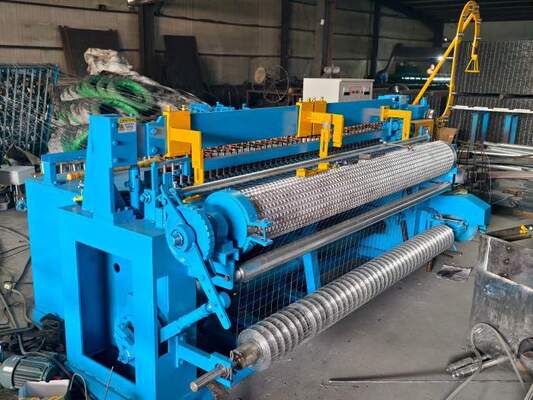 Mesh Width 7 Ft Aperture Size 1 Inch Welded Wire Mesh Machine