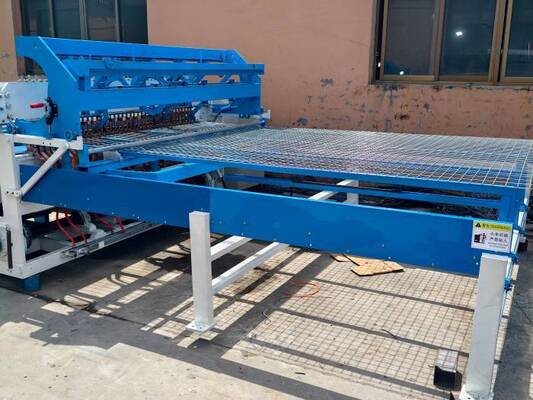 Maaswijdte 50 * 50 mm gegalvaniseerde draad 3 mm hekwerk lasmachine