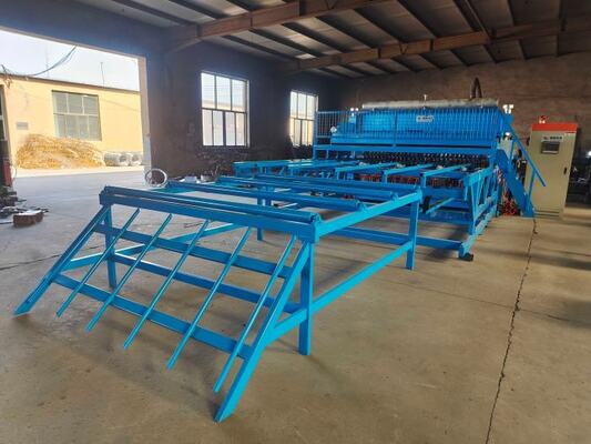 Maaswijdte 200 * 200 mm Maaswijdte 12 m Betonversterkende gaaslasmachine